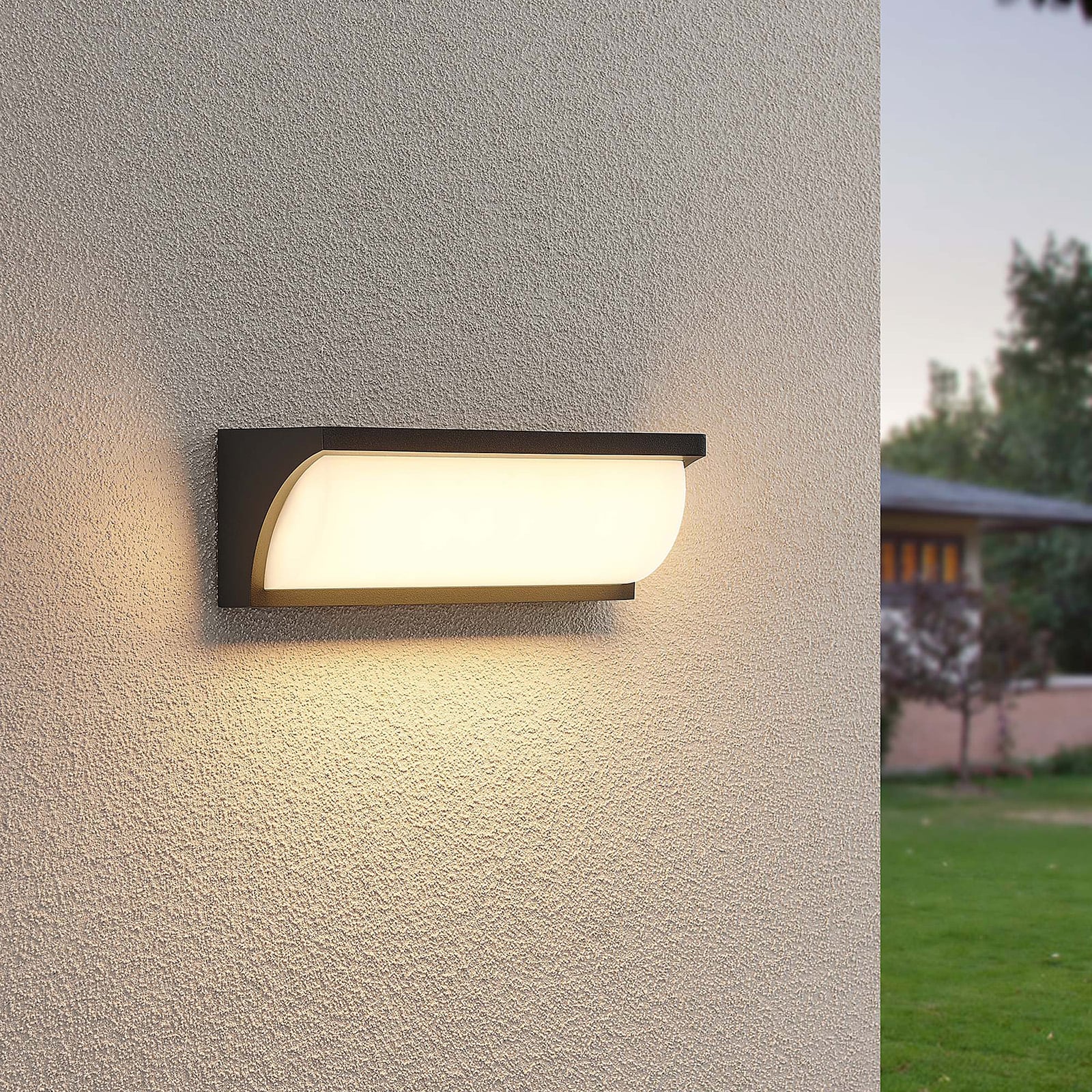 LED utevegglampe Aune bakside med monteringsdetalj