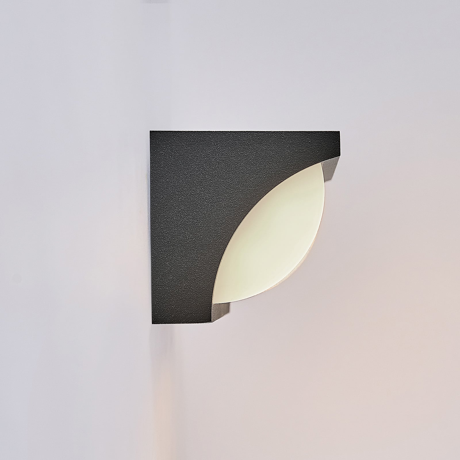 LED utevegglampe Aune sideprofil med mål