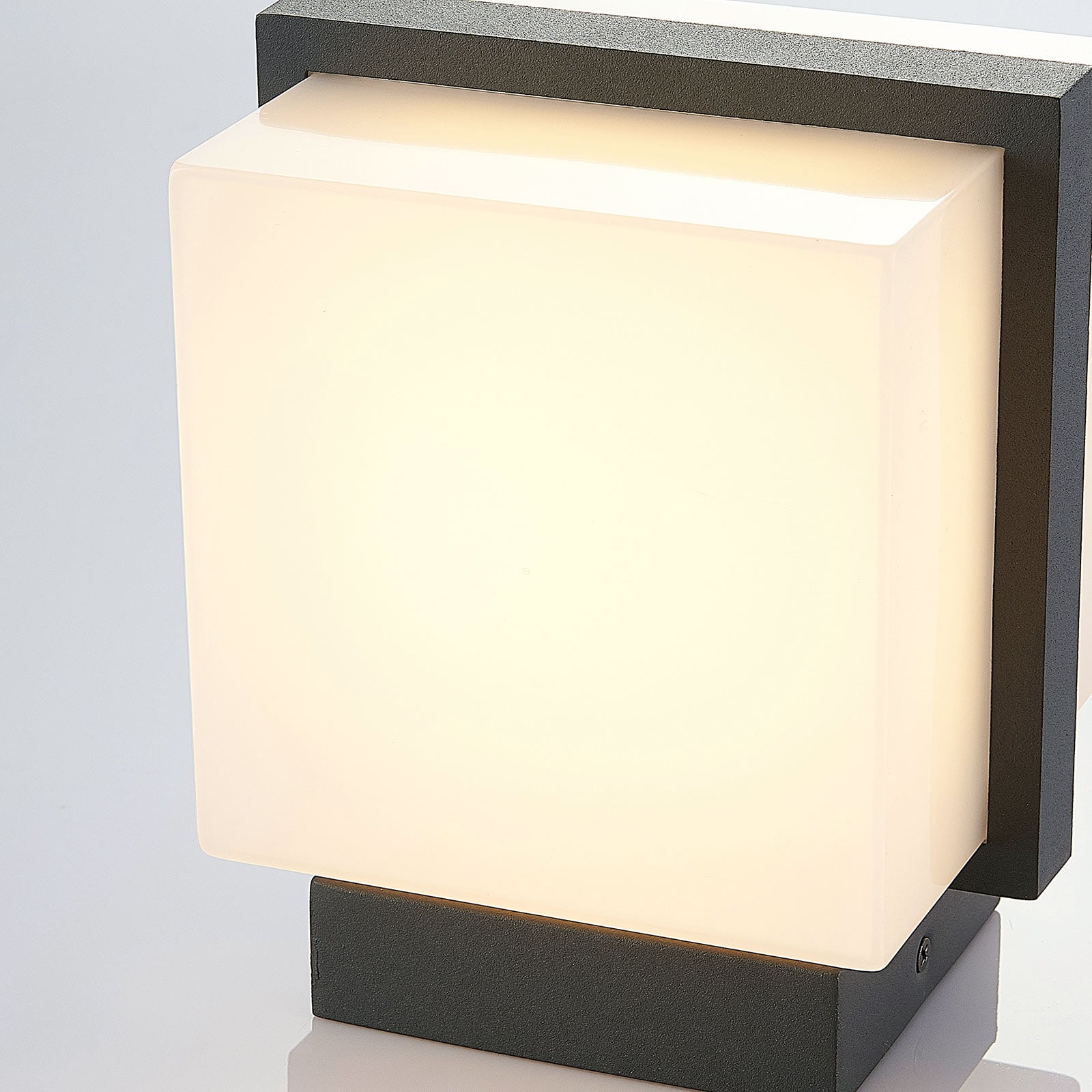 LED utevegglampe Auron aluminium antrasitt/hvit 16 cm IP44 - Lindby