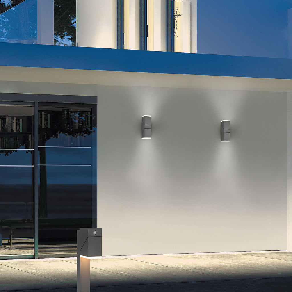 LED utevegglampe Avon 2-lys antrasitt svingbar IP54 nærbilde av LED-lys
