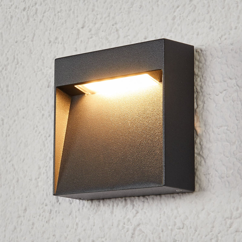 LED utevegglampe Bene kvadratisk mørkegrå 4W IP65 forfra