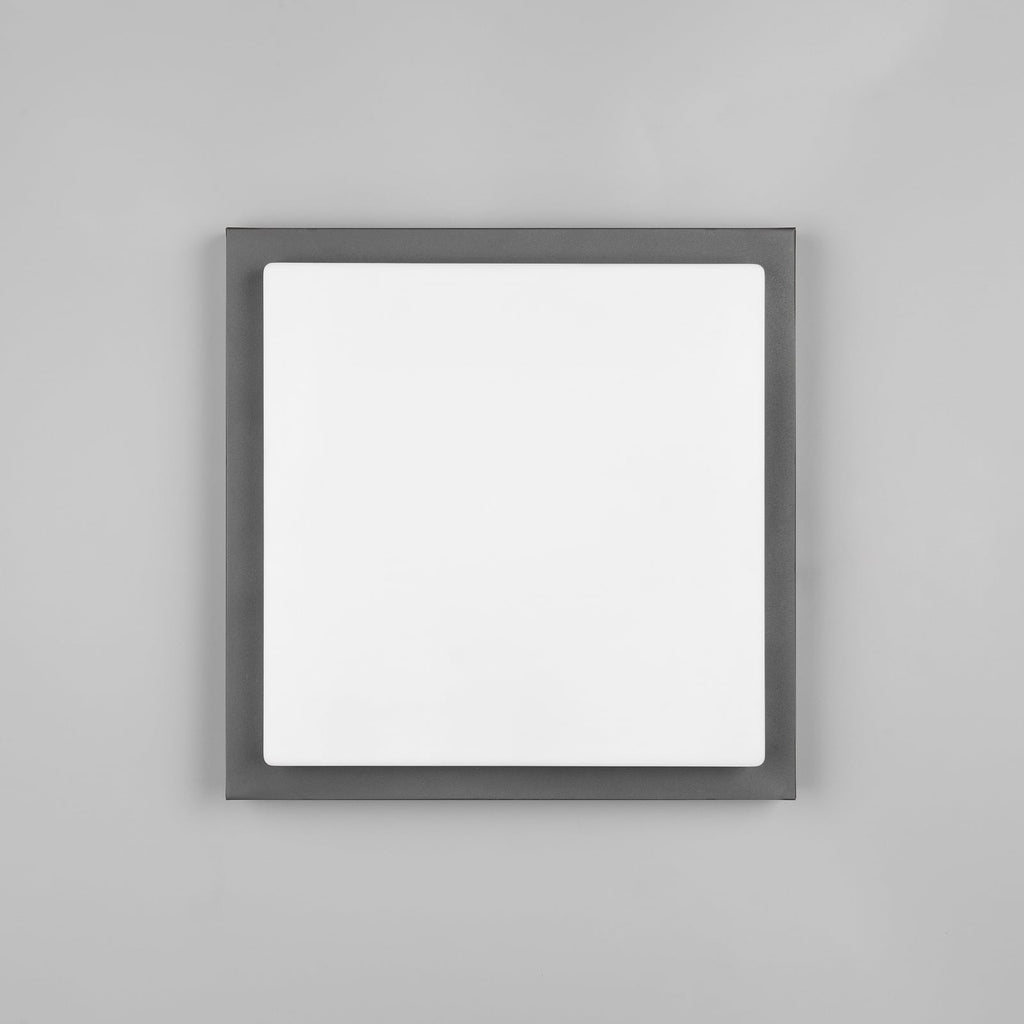 Montert LED utevegglampe Bermejo kantet CCT med bevegelsessensor IP54 ved inngang