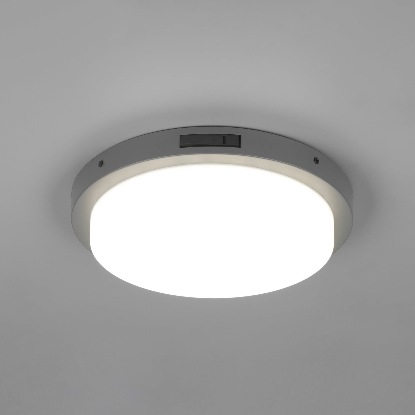 LED utevegglampe Bermejo rund CCT med bevegelsessensor IP54 montert på vegg