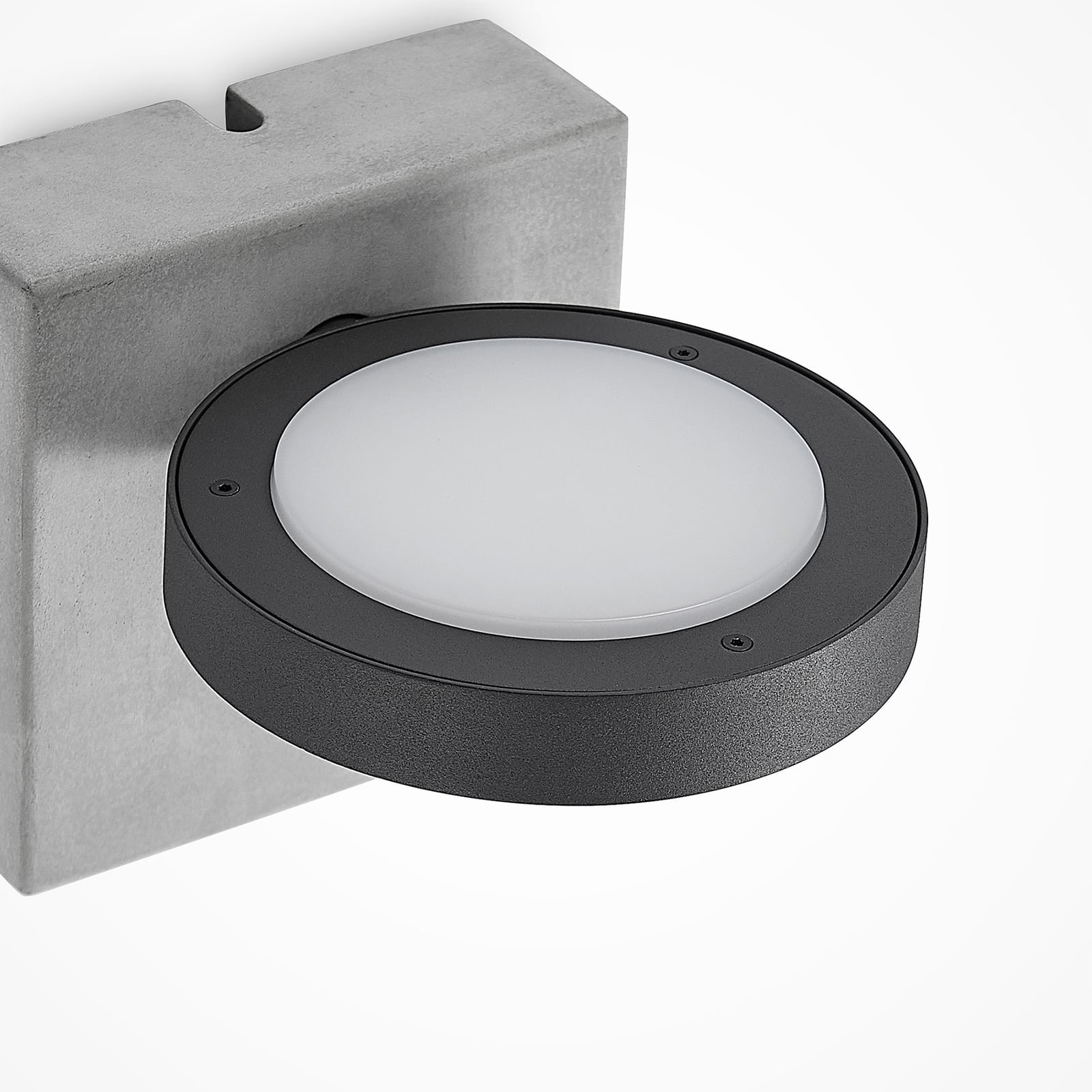 LED utevegglampe med bevegelsessensor betong antrasitt IP54 - Lucande nærbilde av lyskilde