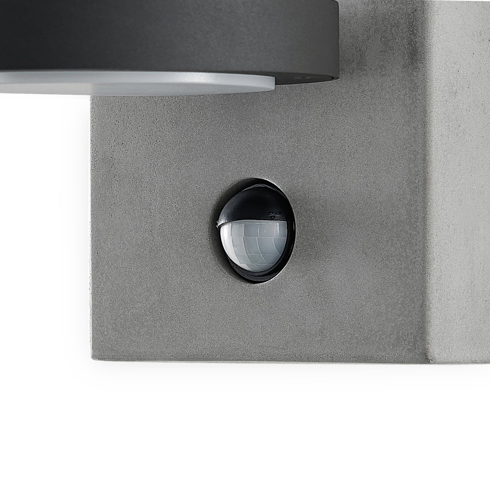 LED utevegglampe med bevegelsessensor betong antrasitt IP54 - Lucande monteringsdetalj