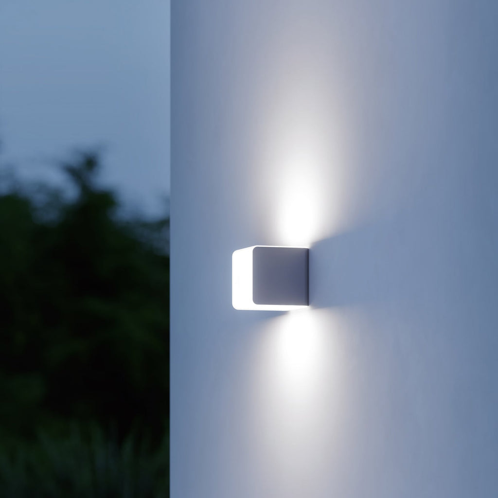 Detalj av LED utevegglampe med bevegelsessensor sølv IP44 Bluetooth - Steinel