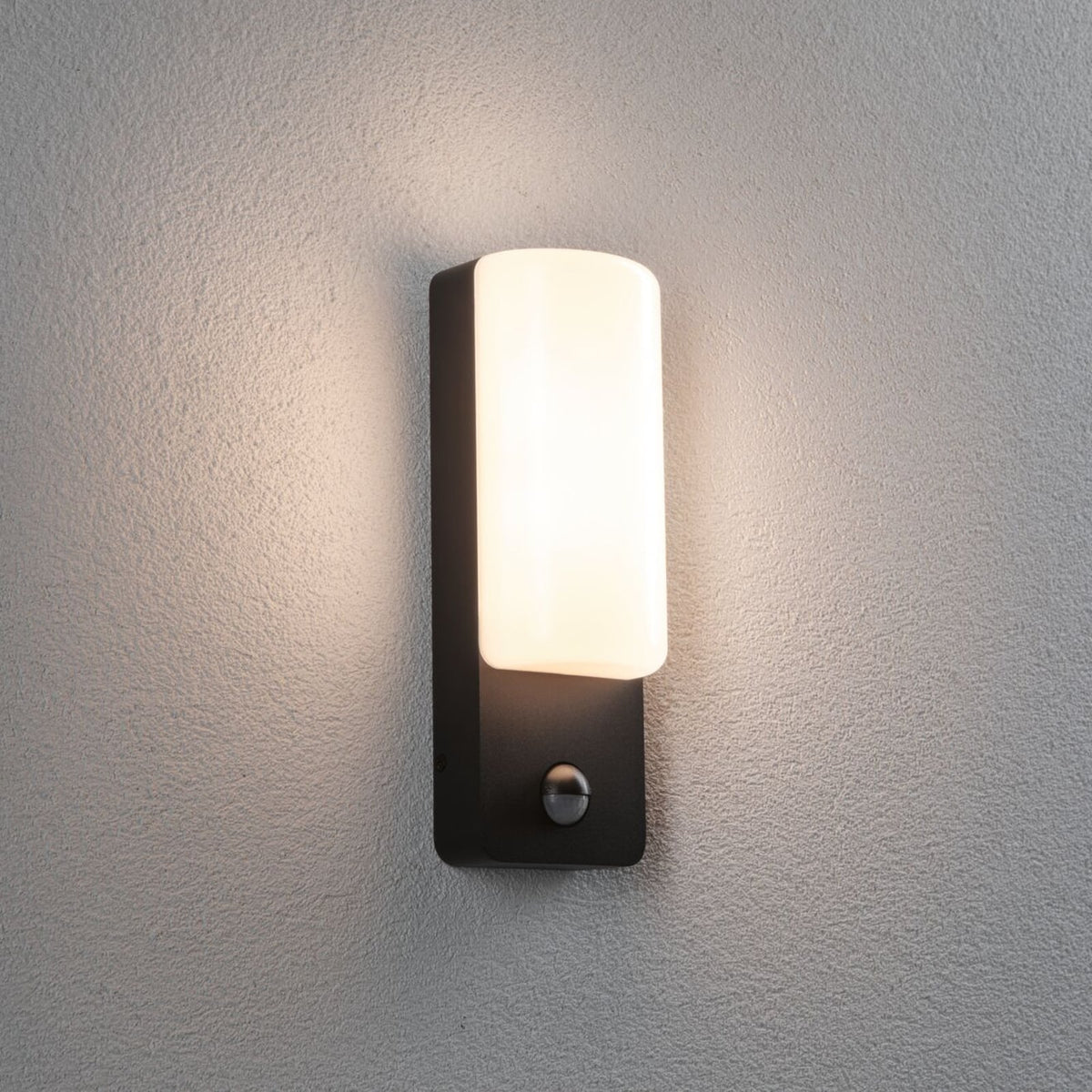 LED utevegglampe Bonnie aluminium 2200/3000K med sensor IP44 forfra