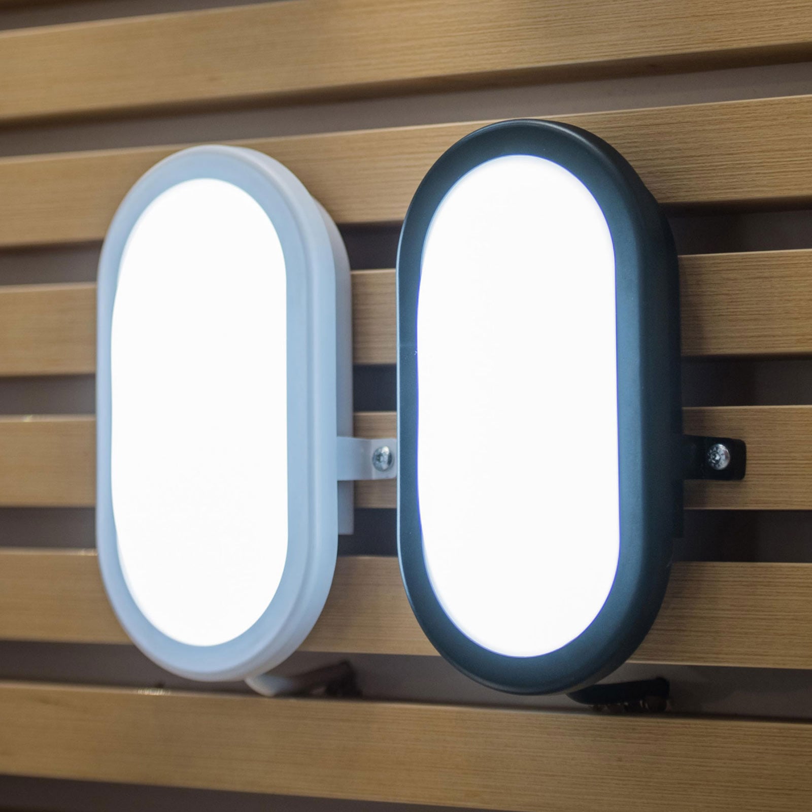 Detalj av LED utevegglampe Bulkhead oval hvit 11W IP54