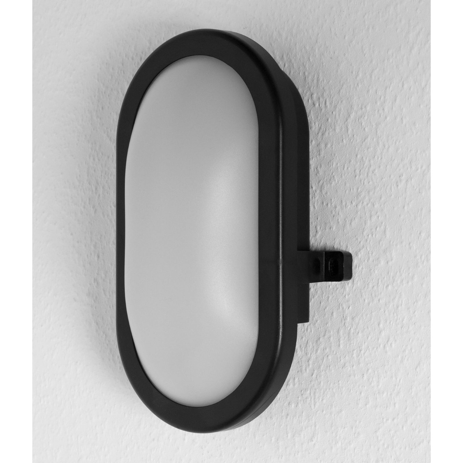 Montert LED utevegglampe Bulkhead svart plast 11W 4000K IP54 OSRAM på vegg