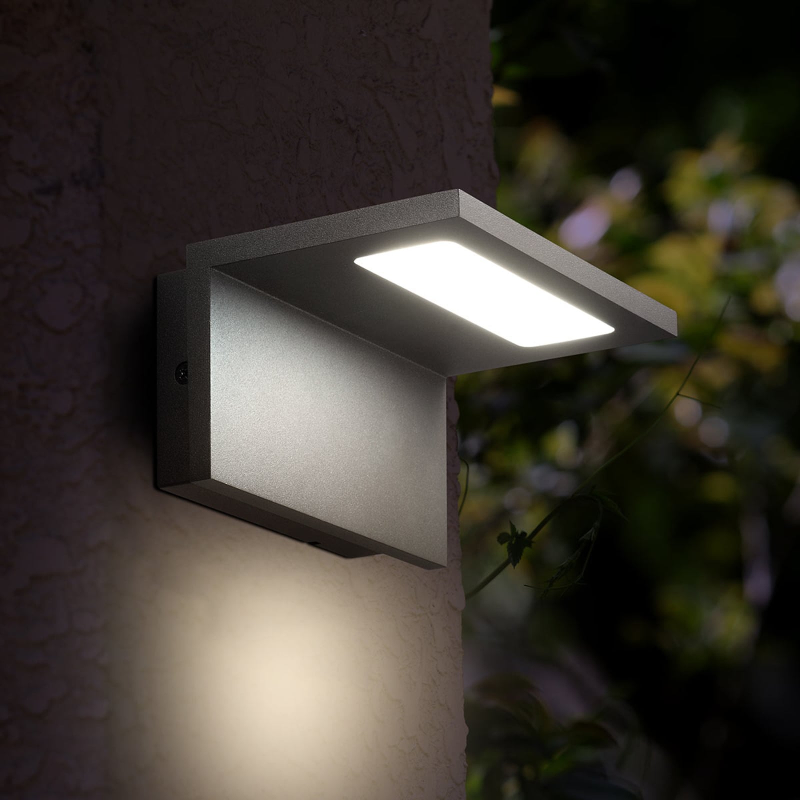 Nærbilde av LED utevegglampe Caner flat grafitt aluminium IP54