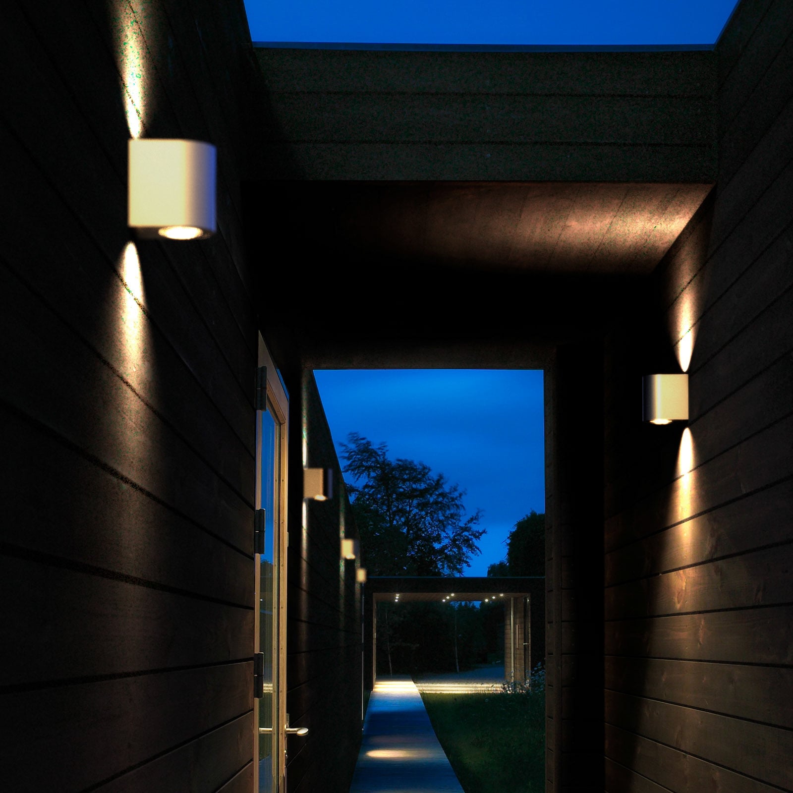 LED utevegglampe Canto 2 messing montert på vegg