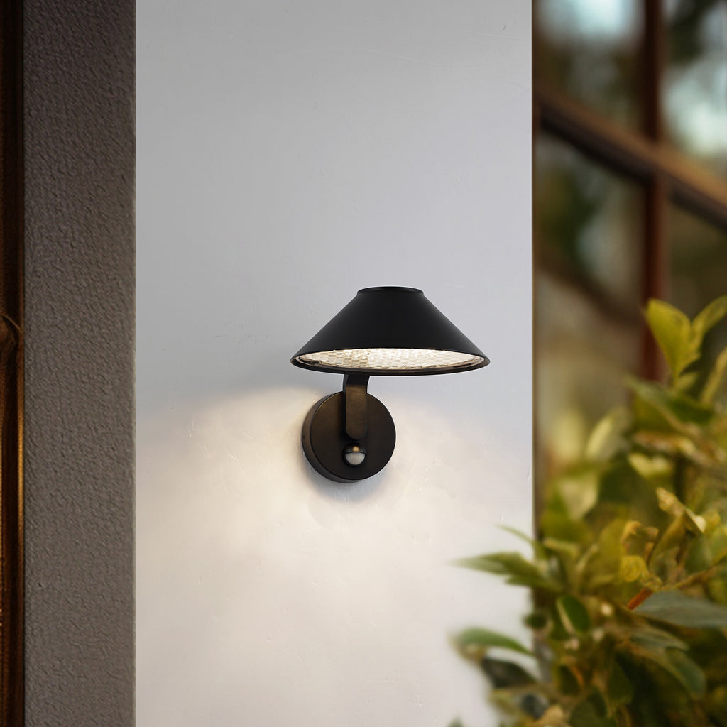 LED utevegglampe Capelo med bevegelsessensor svart bakside