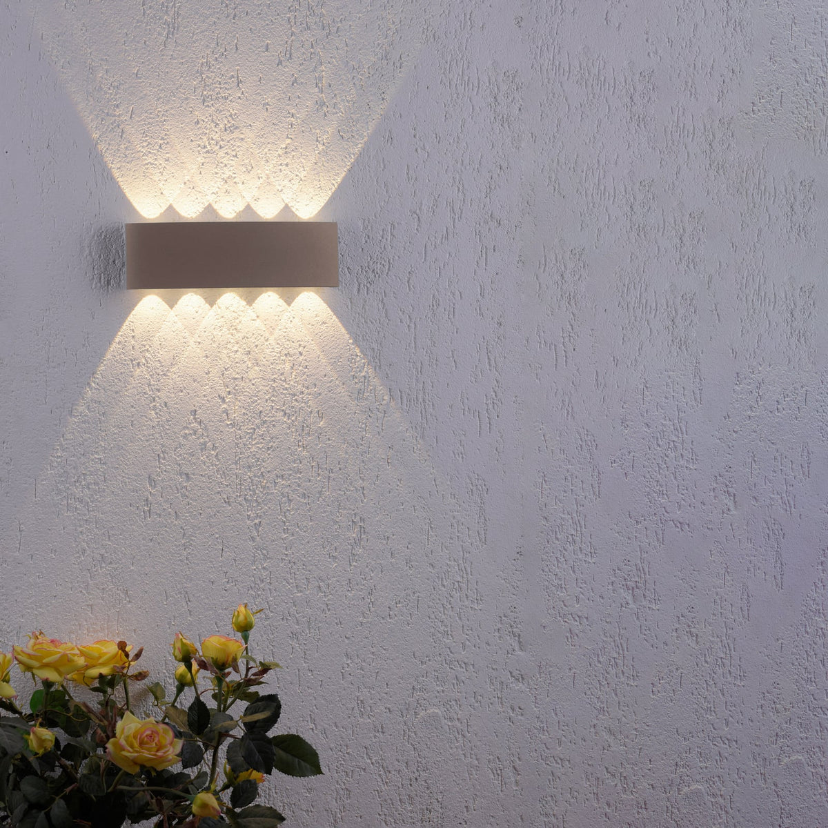 LED utevegglampe Carlo opp/ned sand 27 cm IP54 bakside