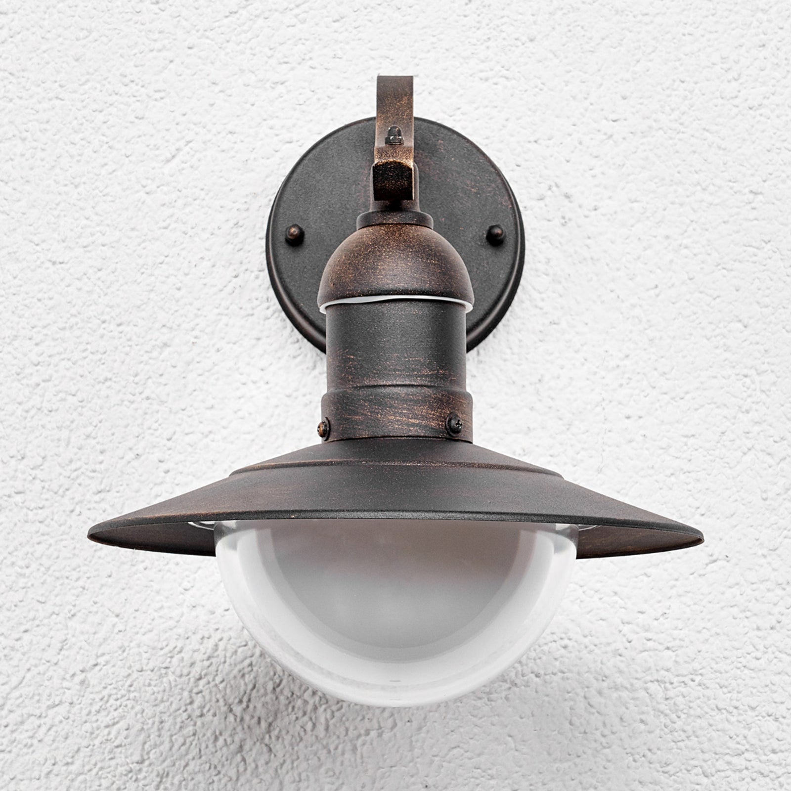 Nærbilde av LED utevegglampe Clea lanterneform kobber 24 cm IP44