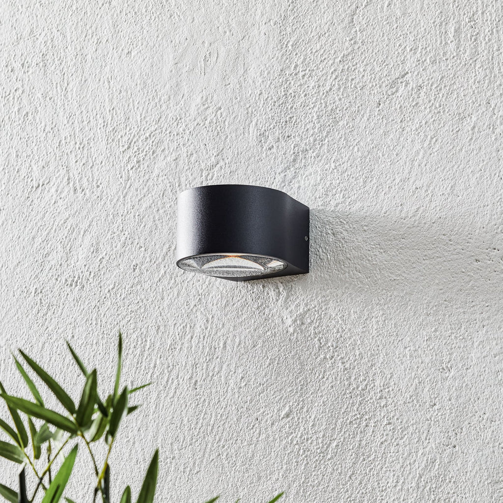 Nærbilde av LED utevegglampe CMD 9029 opp/ned aluminium IP65
