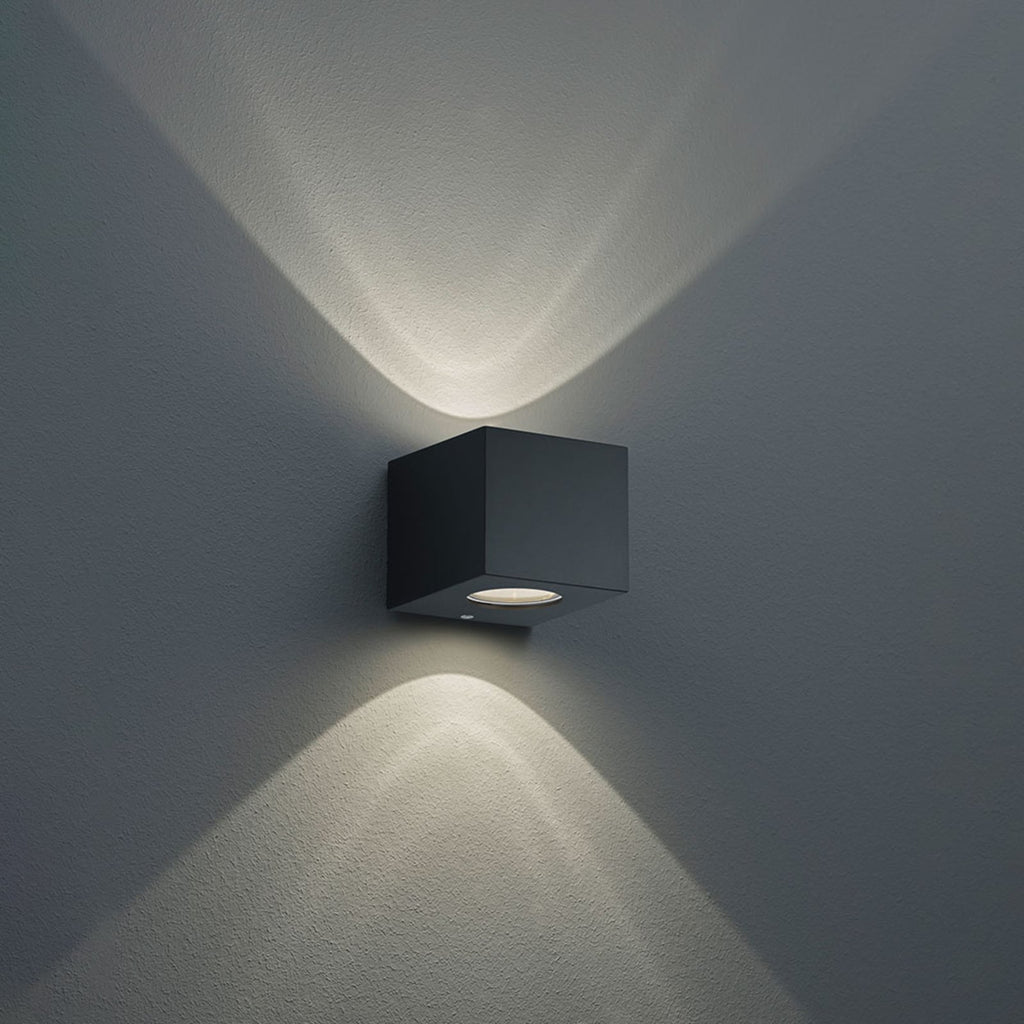 Montert LED utevegglampe Cordoba opp og ned svart matt IP44 ute