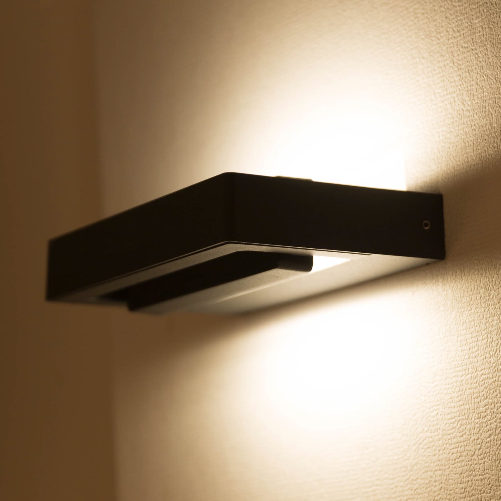 LED utevegglampe Cordoba svingbar antrasitt nærbilde av lampehode
