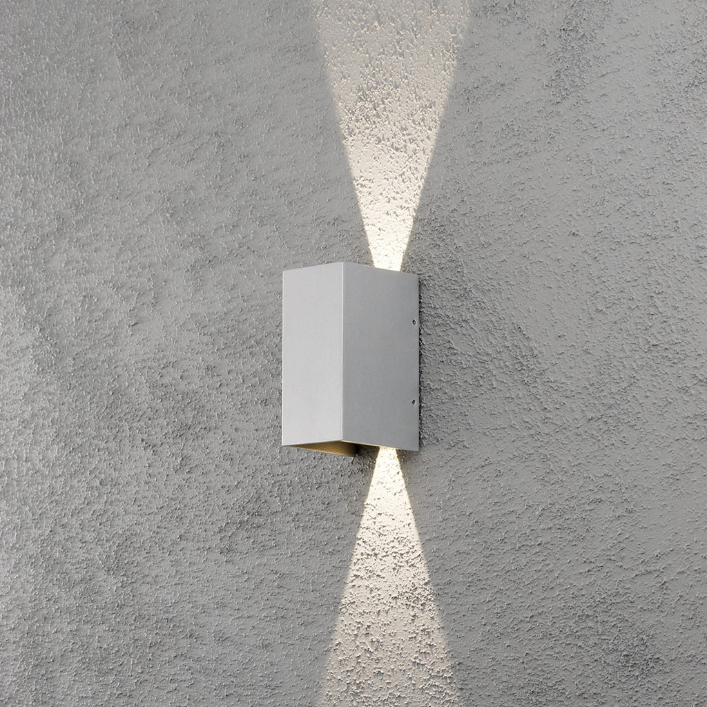 Montert LED utevegglampe Cremona opp og ned grå 8 cm IP54