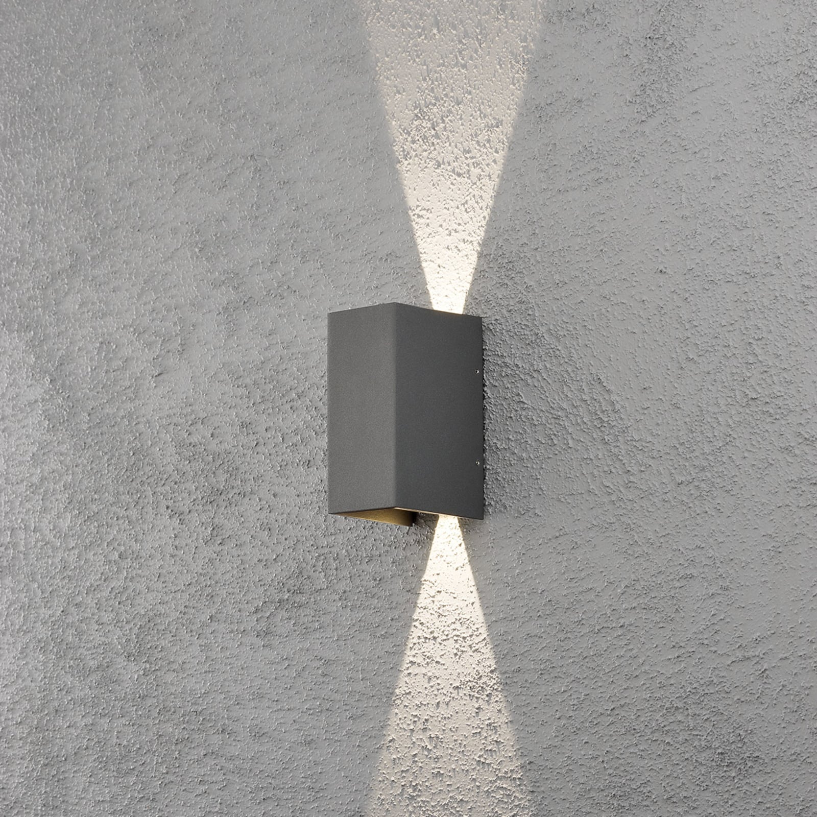 LED utevegglampe Cremona opp/ned antrasitt 8 cm IP54 montert på vegg