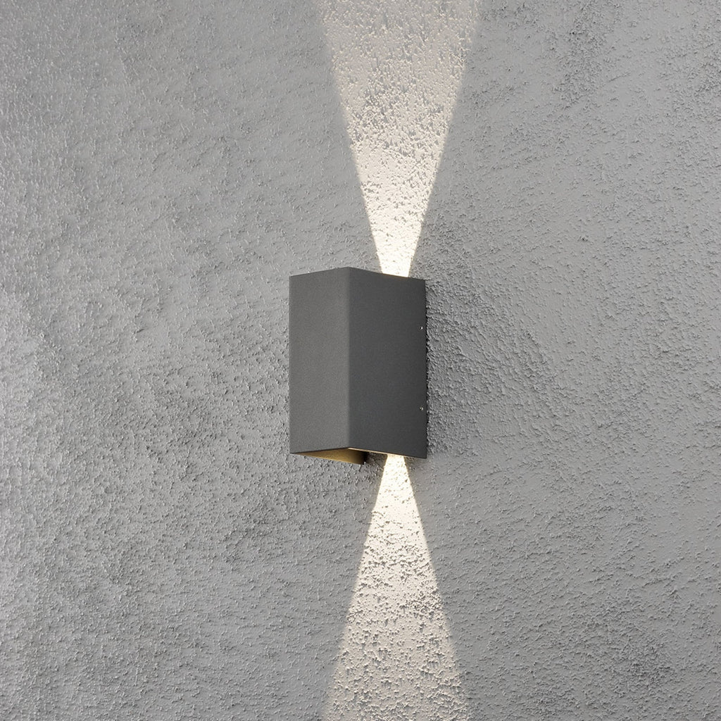 LED utevegglampe Cremona opp/ned antrasitt 8 cm IP54 montert på vegg