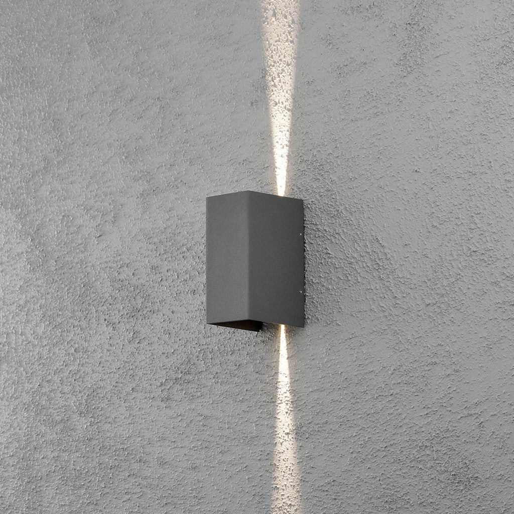 LED utevegglampe Cremona opp/ned antrasitt 8 cm IP54 nærbilde av aluminium og akryl