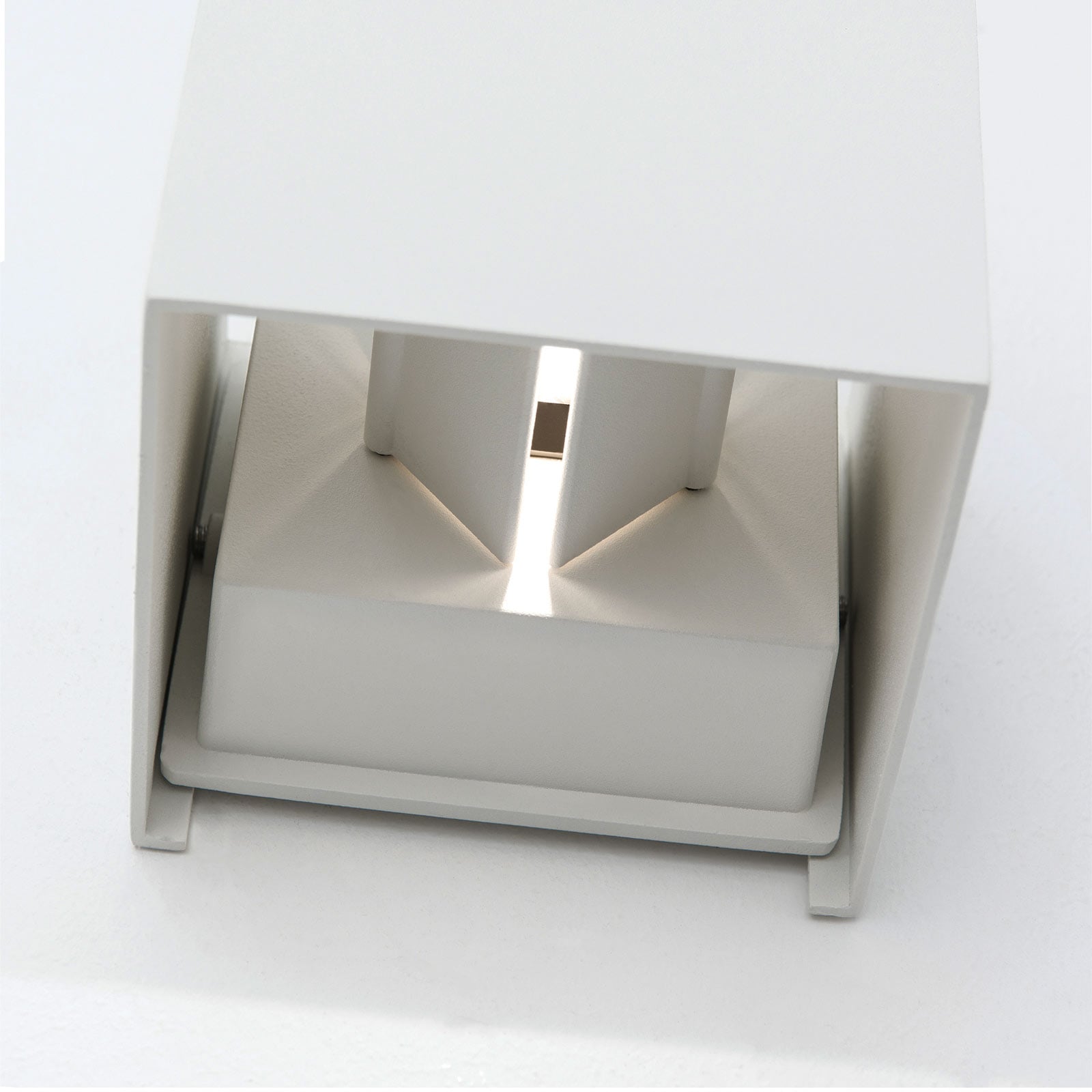LED utevegglampe Cube hvit opp og ned 10 cm IP54 lys nedover