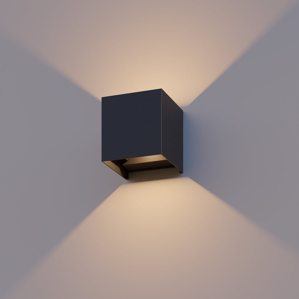 Detalj av LED utevegglampe Cube opp og ned svart 10 cm IP54