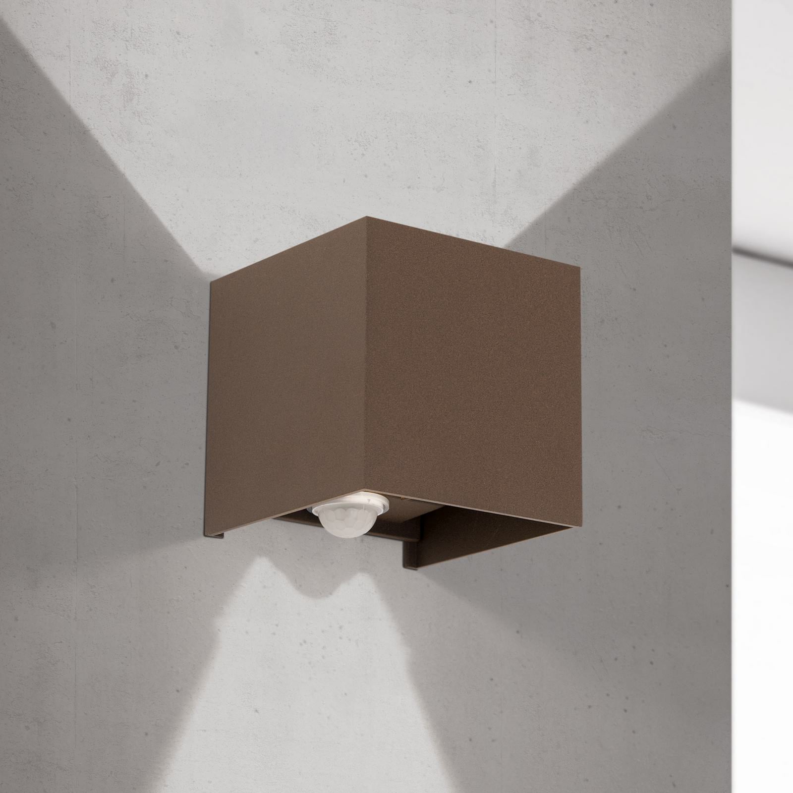 LED utevegglampe Cube-S med bevegelsessensor rustfarget IP54 forfra