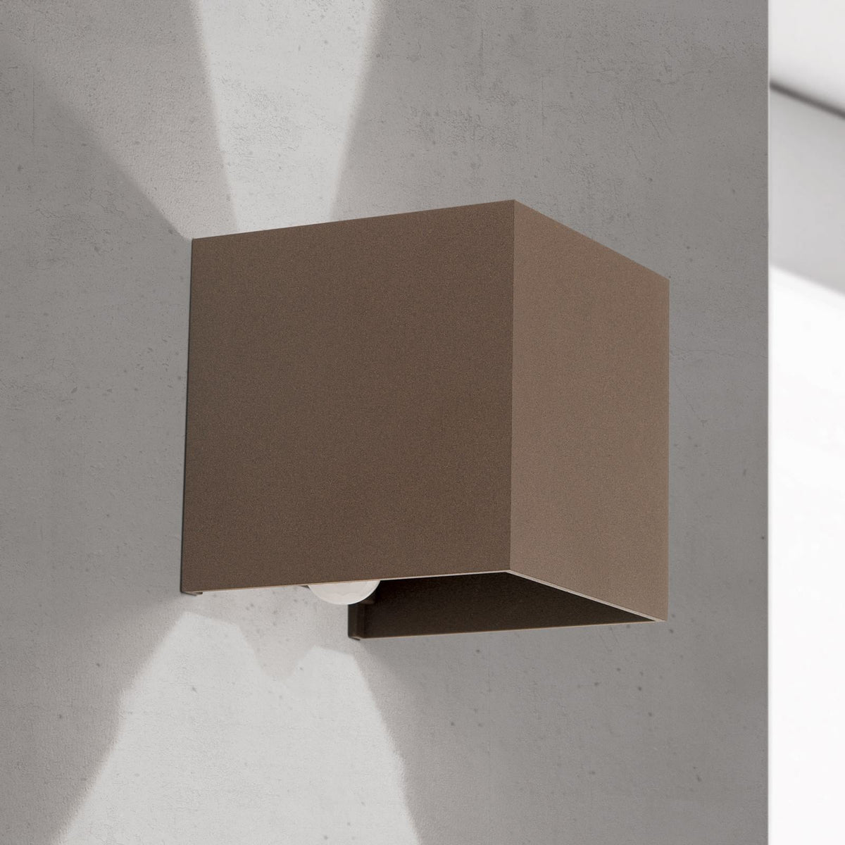 Montert LED utevegglampe Cube-S med bevegelsessensor rustfarget IP54