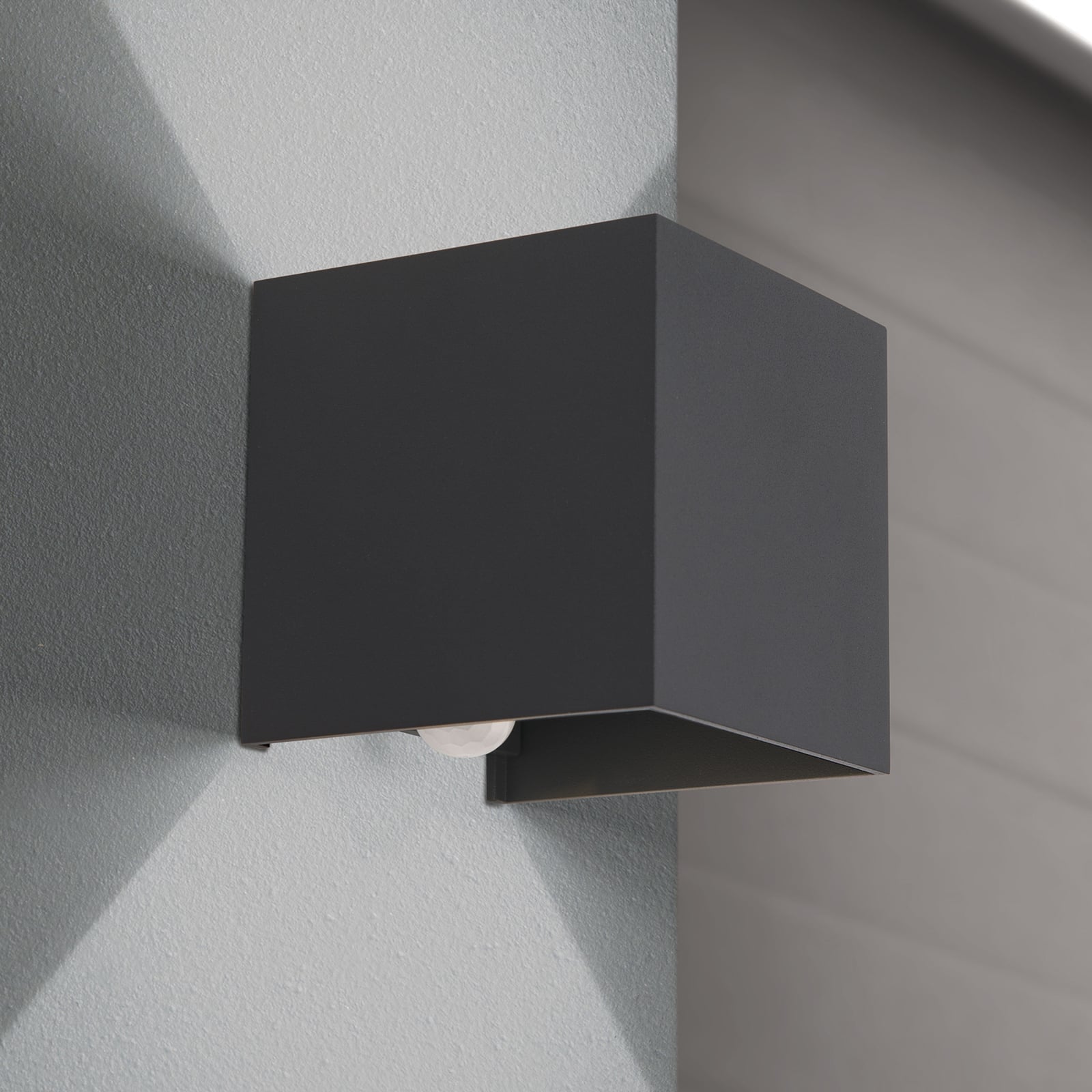 LED utevegglampe Cube-S opp/ned antrasitt med sensor IP54 - ORION bakside