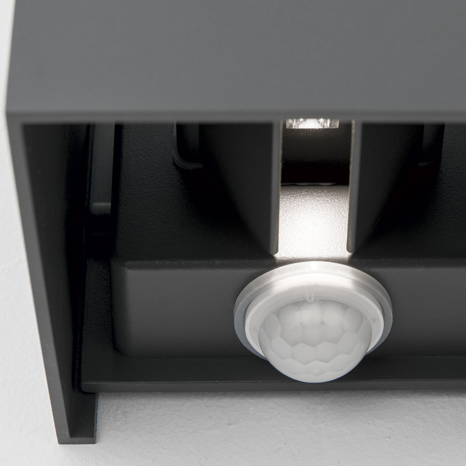 LED utevegglampe Cube-S opp/ned antrasitt med sensor IP54 - ORION med opp/nedlys
