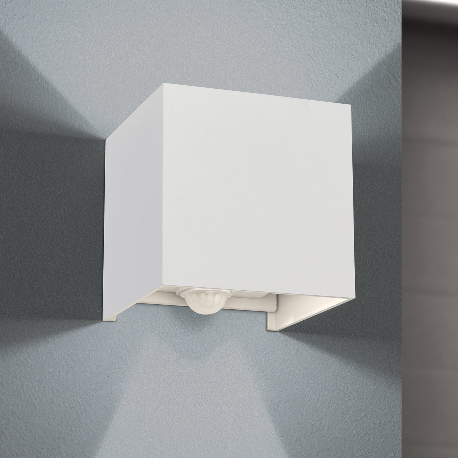 LED utevegglampe Cube-S opp/ned med bevegelsessensor hvit IP54 forside