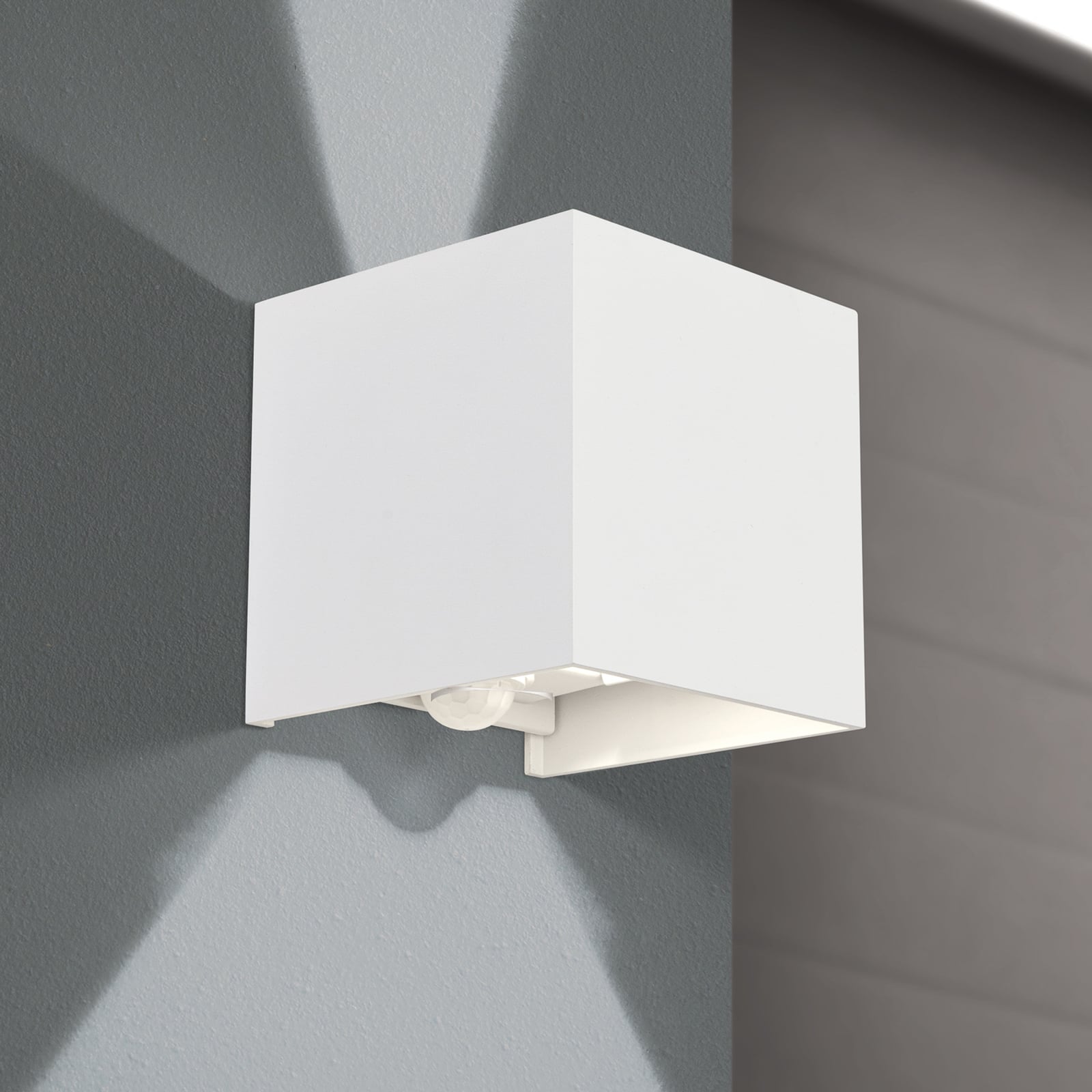 LED utevegglampe Cube-S opp/ned med bevegelsessensor hvit IP54 bakside