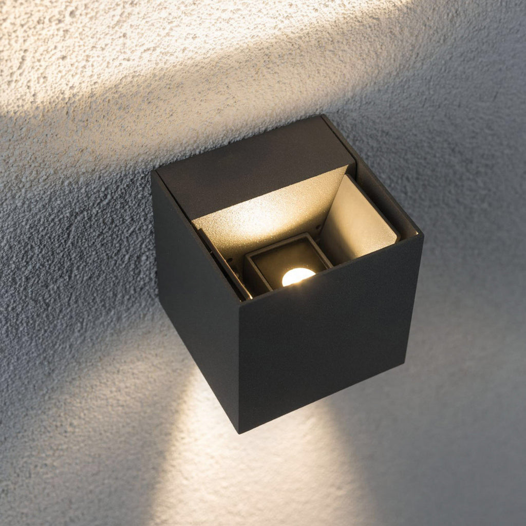 LED utevegglampe Cybo aluminium grå montert ute