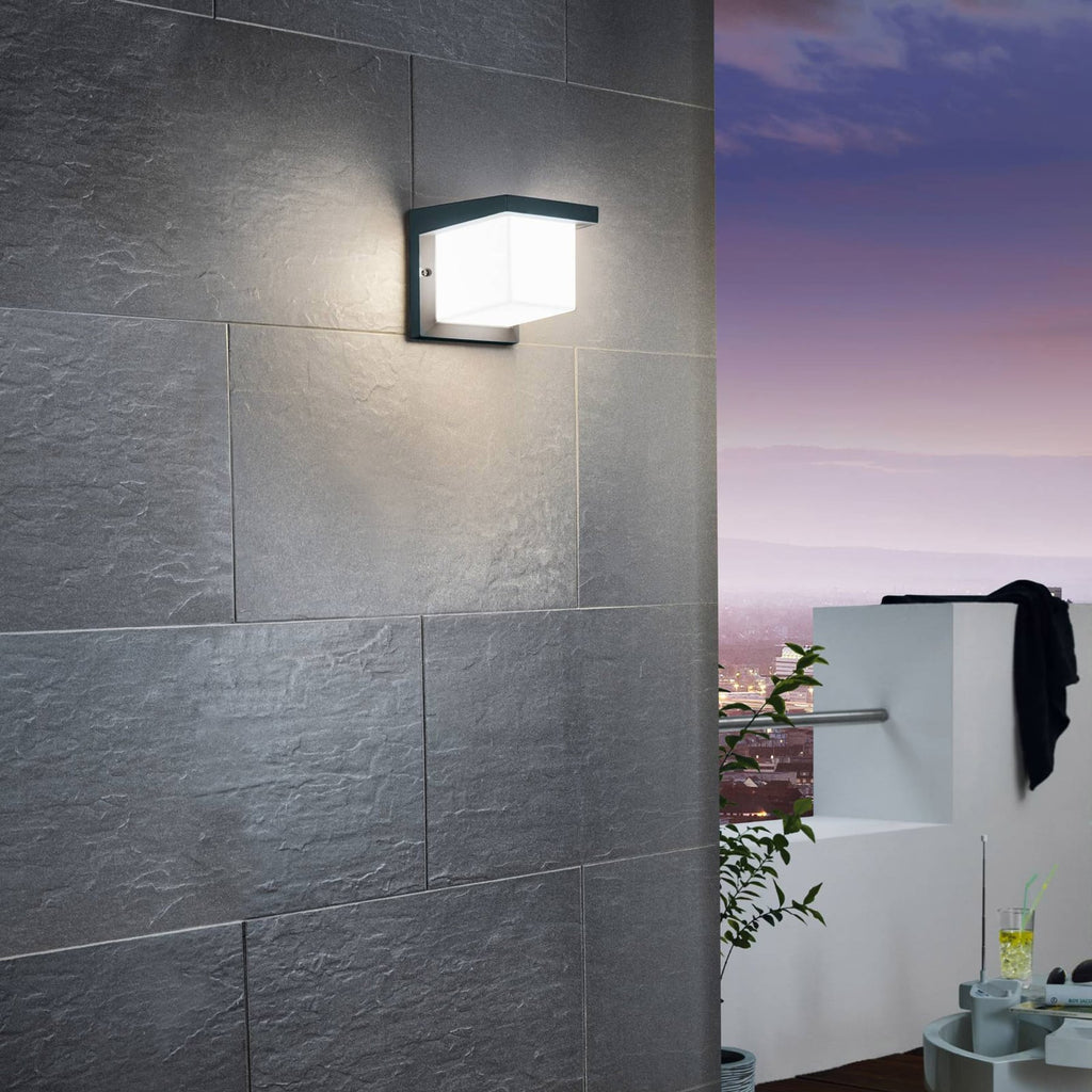 LED utevegglampe Desella montert utendørs