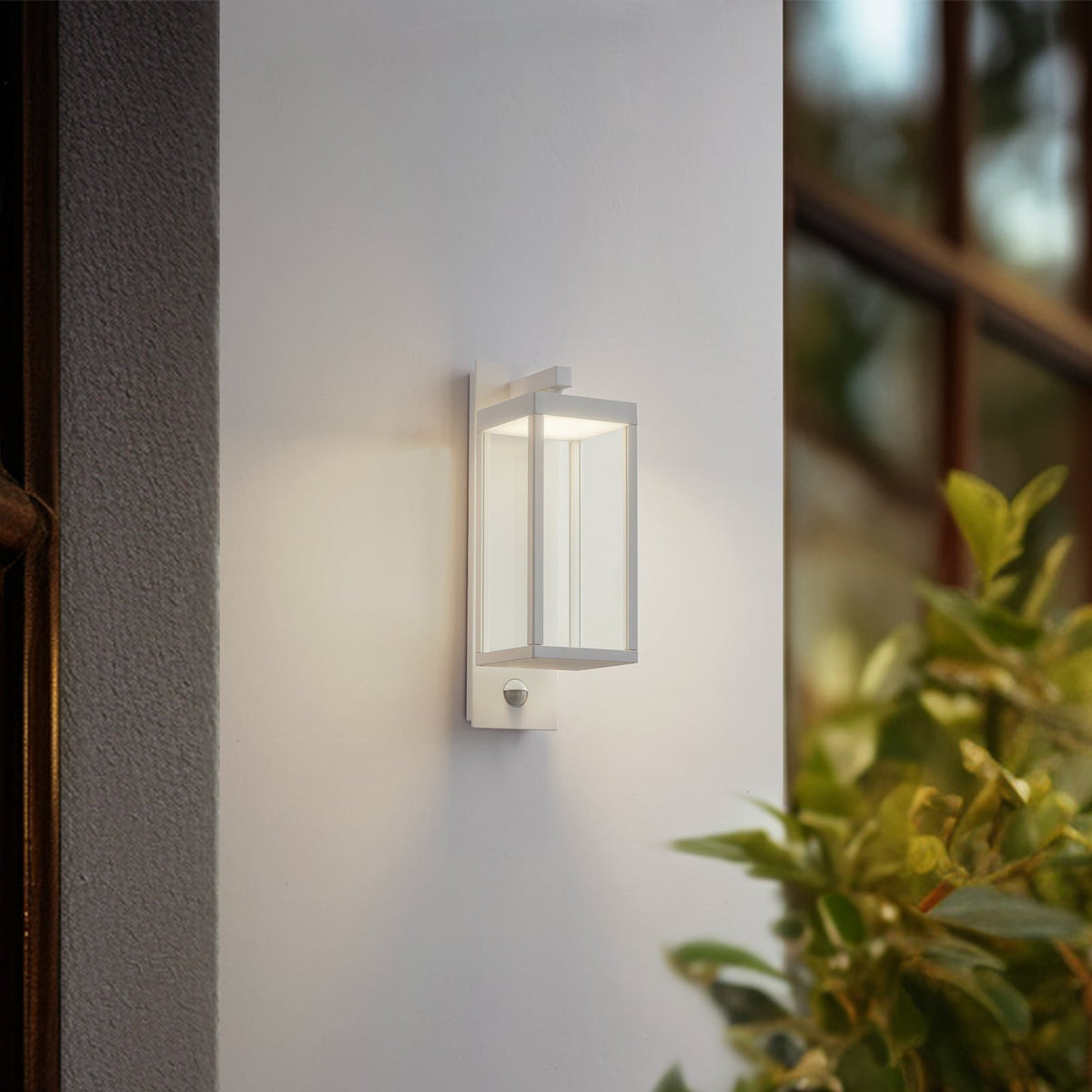 LED utevegglampe Ferdinand med bevegelsessensor hvit bakside