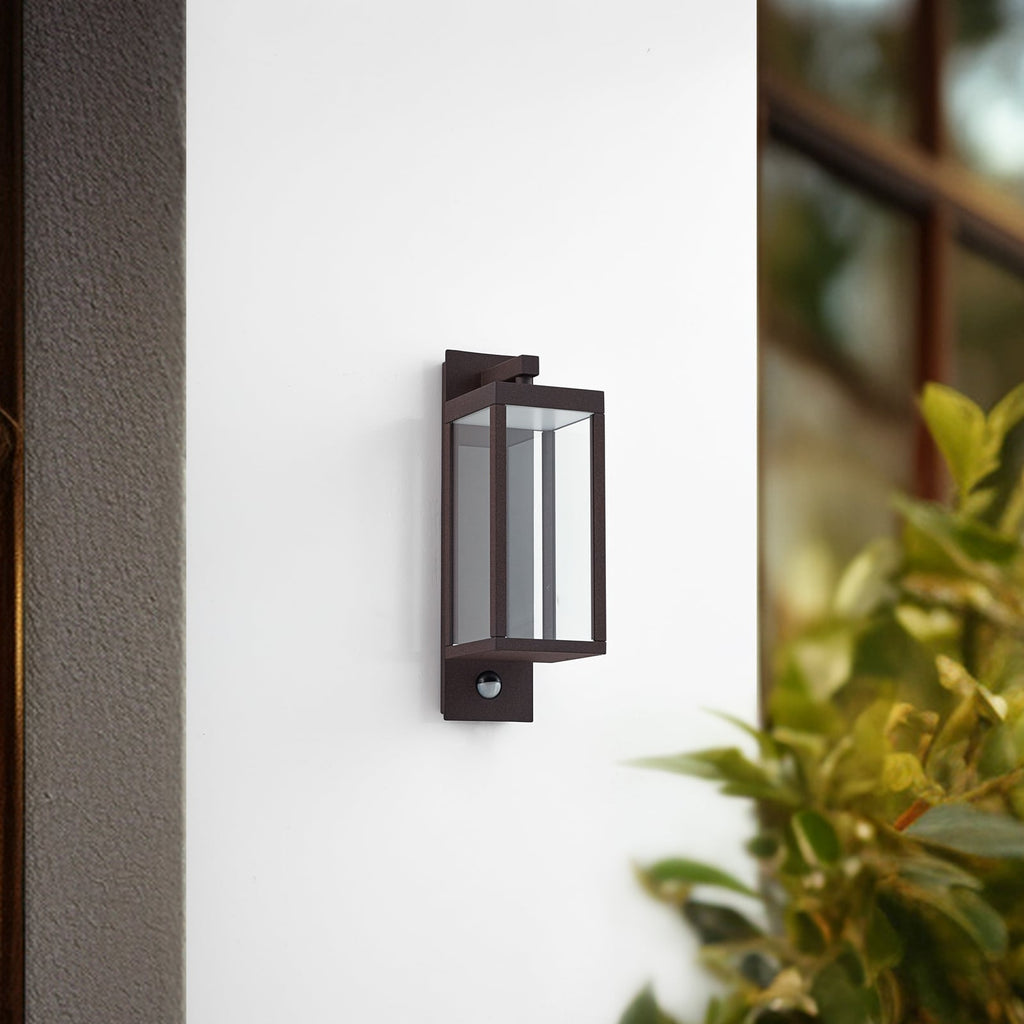 Detalj av LED utevegglampe Ferdinand med bevegelsessensor rustfarget