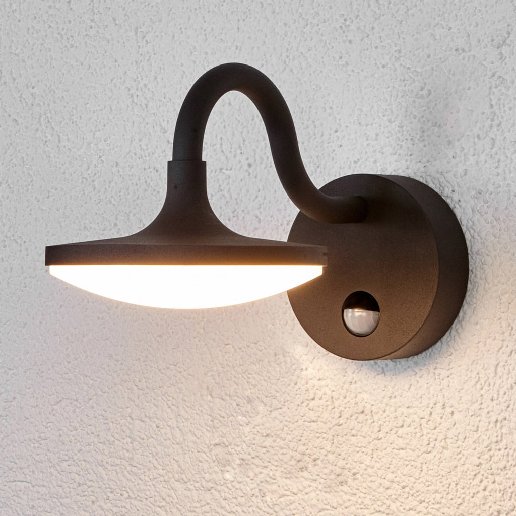 LED utevegglampe Finny med bevegelsessensor IP54 forside