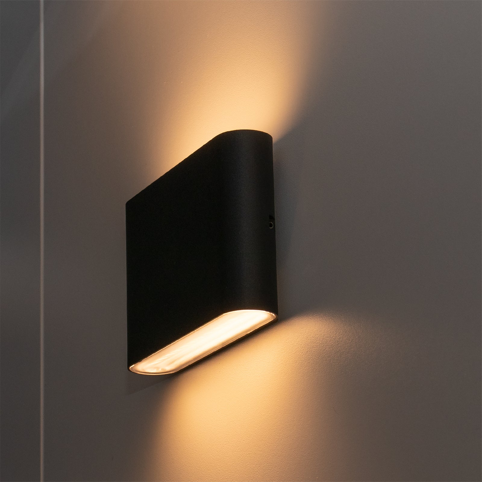 LED utevegglampe FLASK opp/ned svart montert ute