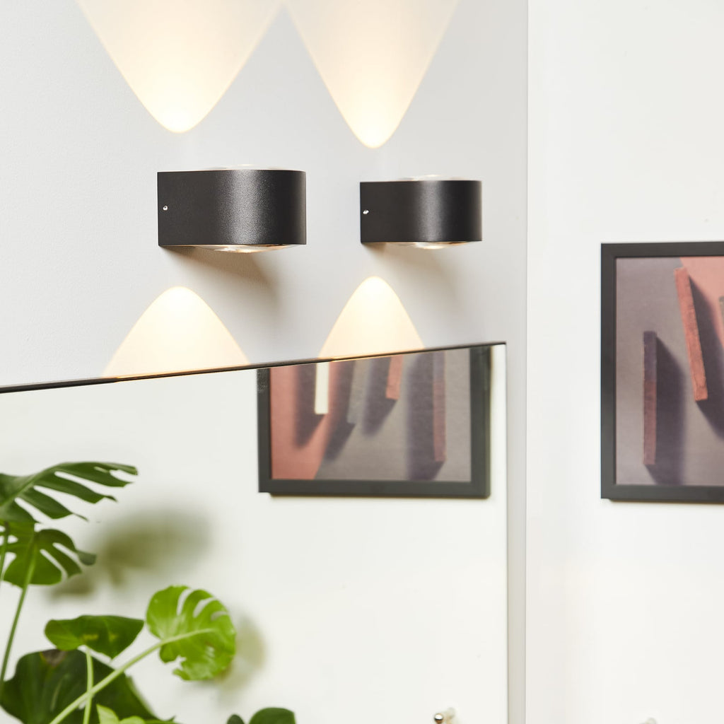 LED utevegglampe Frey aluminium svart IP65 med opplyst vegg