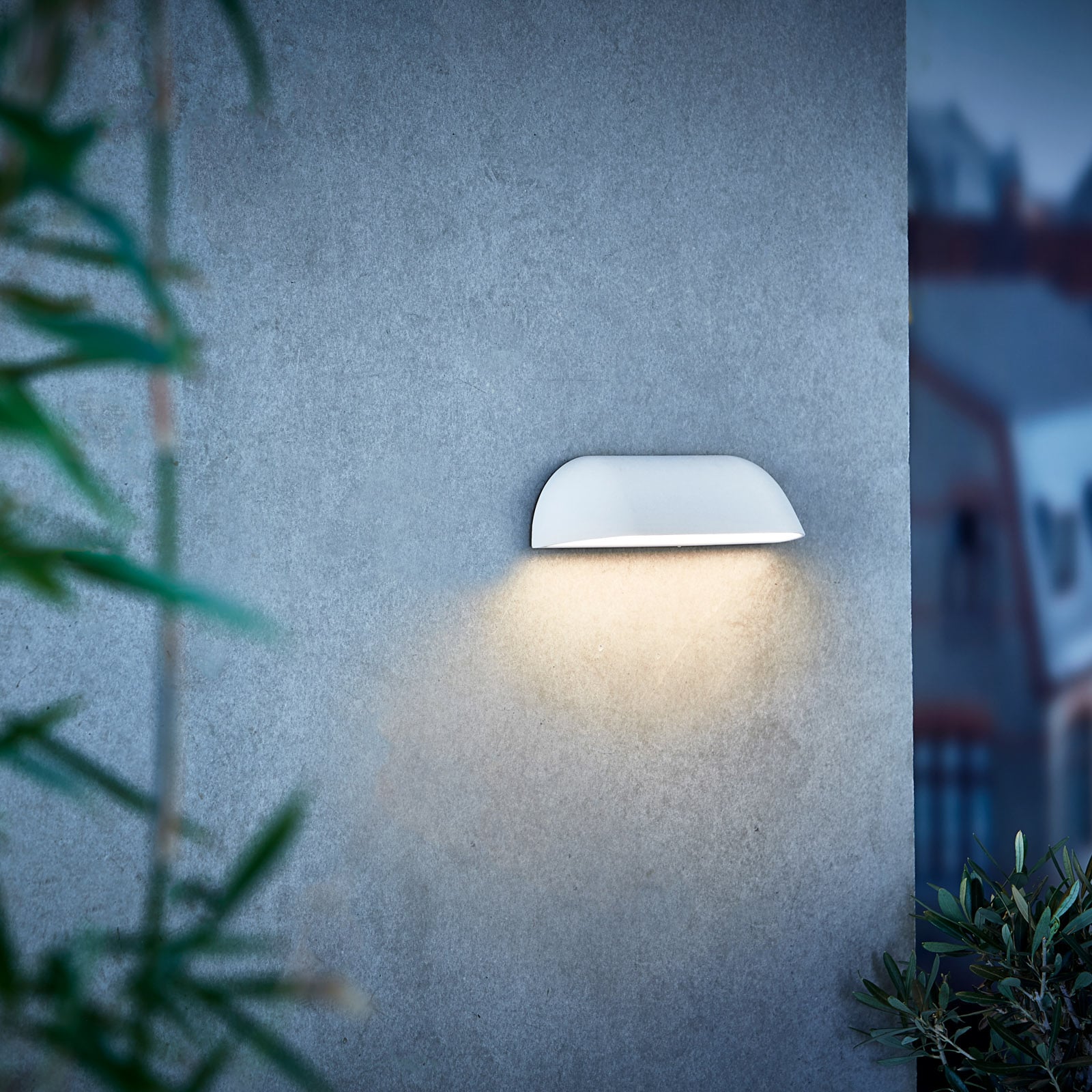 LED utevegglampe Front 26 hvit montert utendørs
