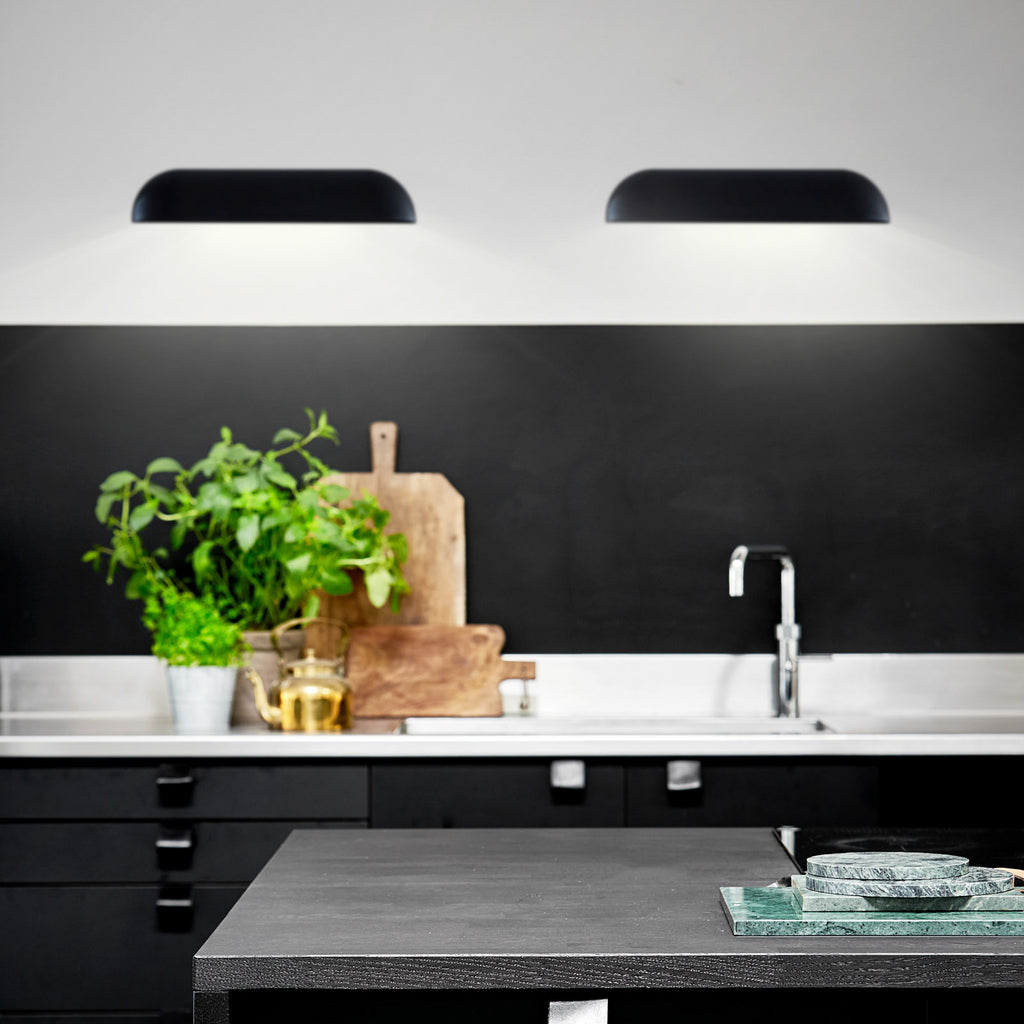 Montert LED utevegglampe Front 36 svart på vegg