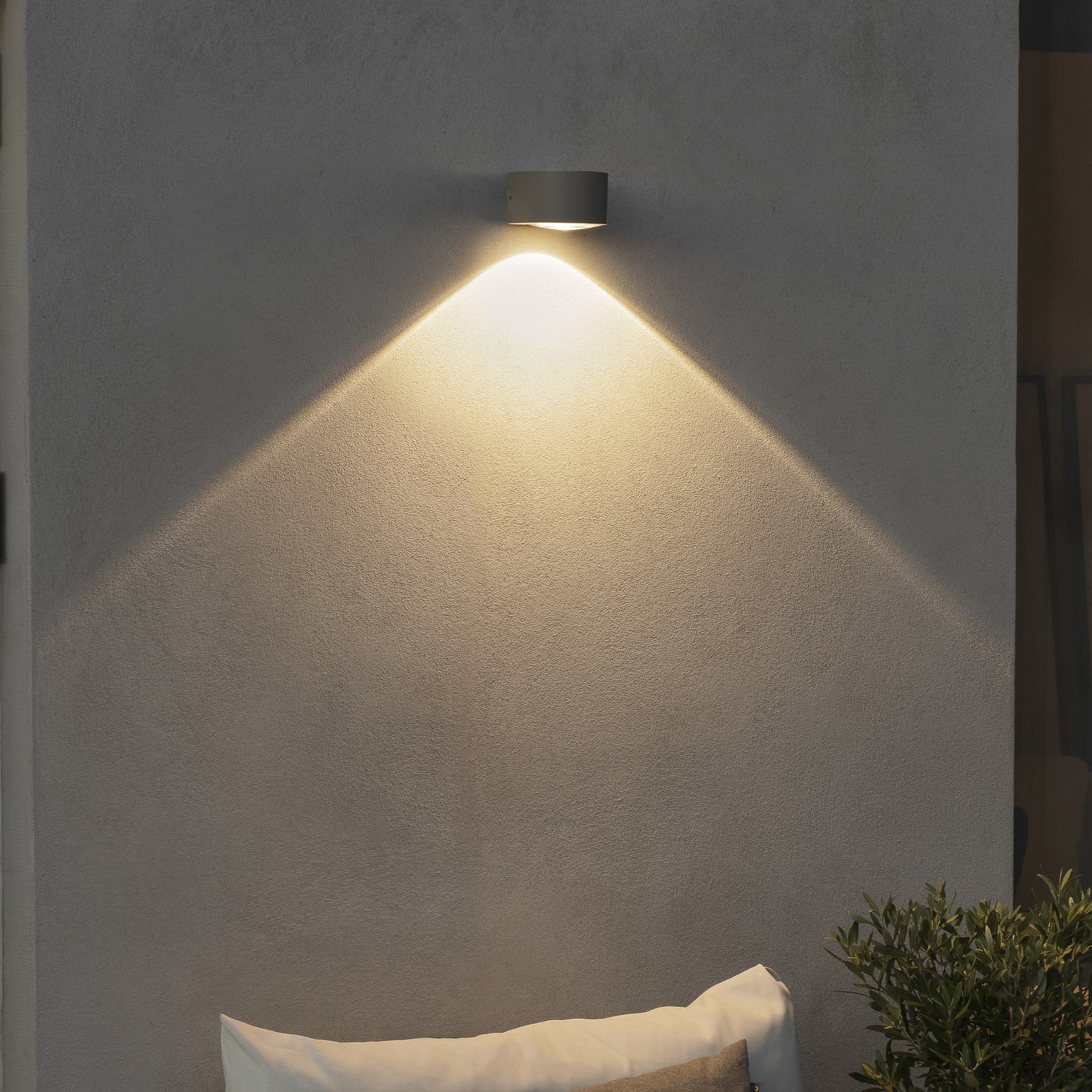LED utevegglampe Gela halvrund nedlys grå IP54 6W detalj av glasslinse