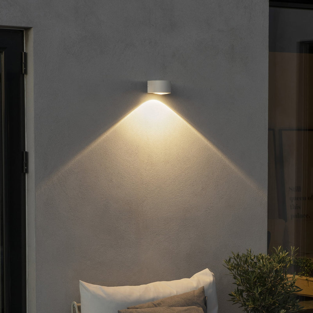 LED utevegglampe Gela halvrund nedlys hvit IP54 detalj av glasslinse