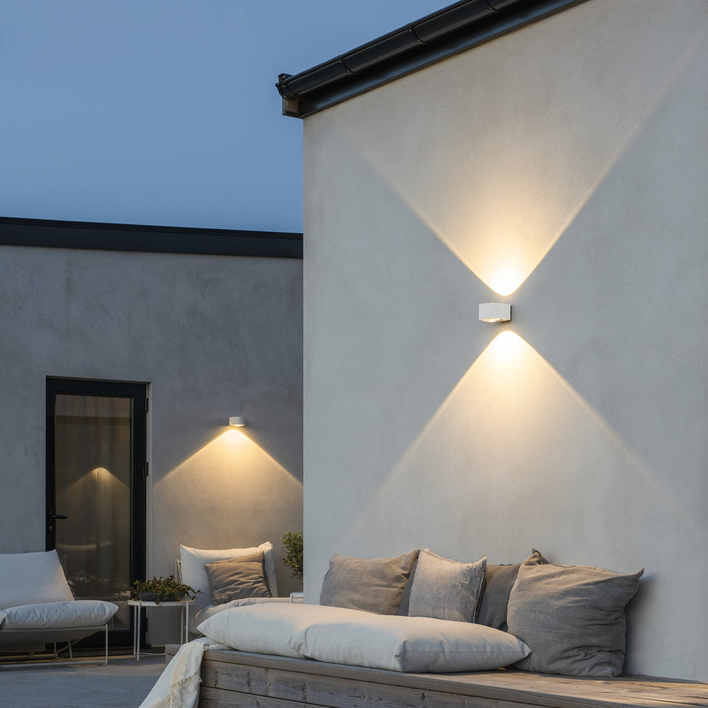 LED utevegglampe Gela halvrund nedlys hvit IP54 nærbilde av aluminiumskropp