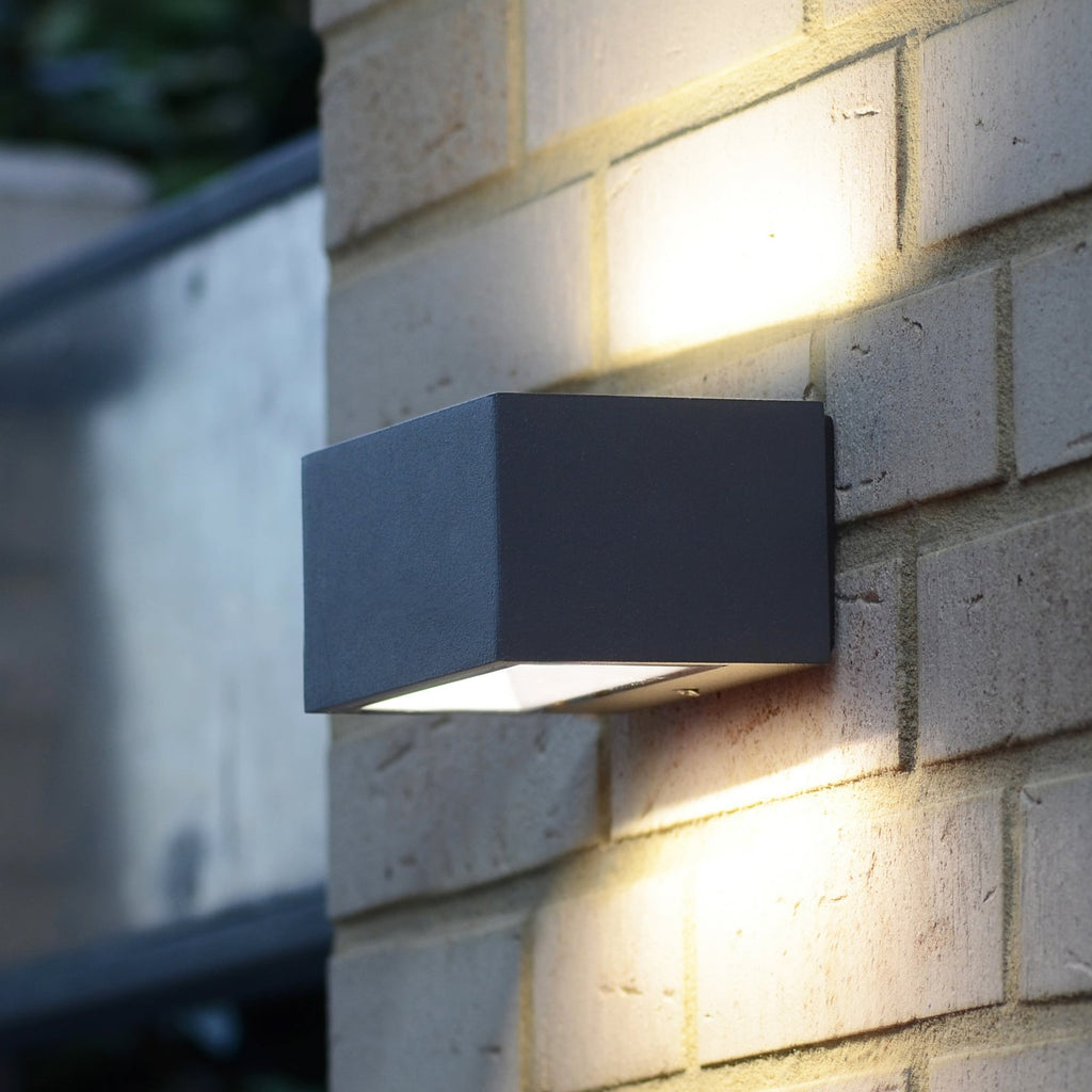 Detalj av LED utevegglampe Gemini antrasitt 22 cm