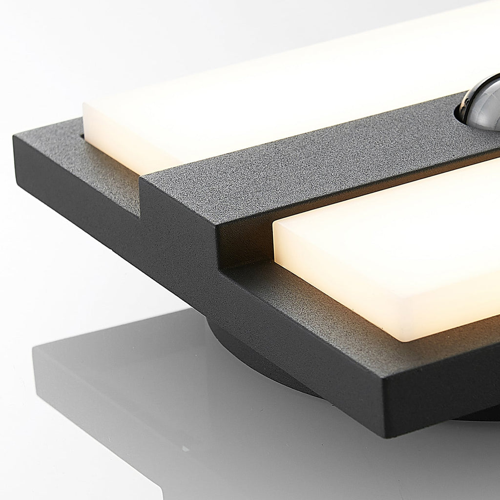Sideprofil av LED utevegglampe Gylfi med bevegelsessensor