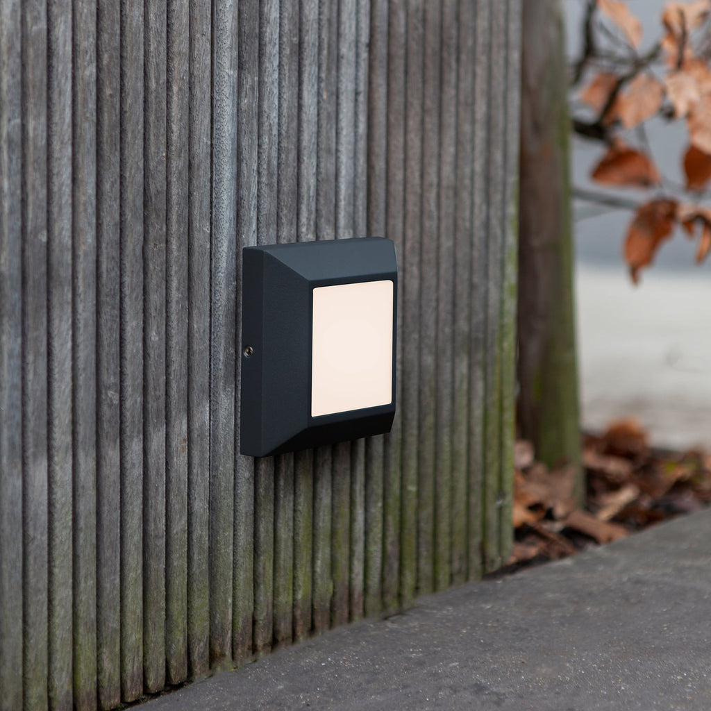 LED utevegglampe Helena svart front