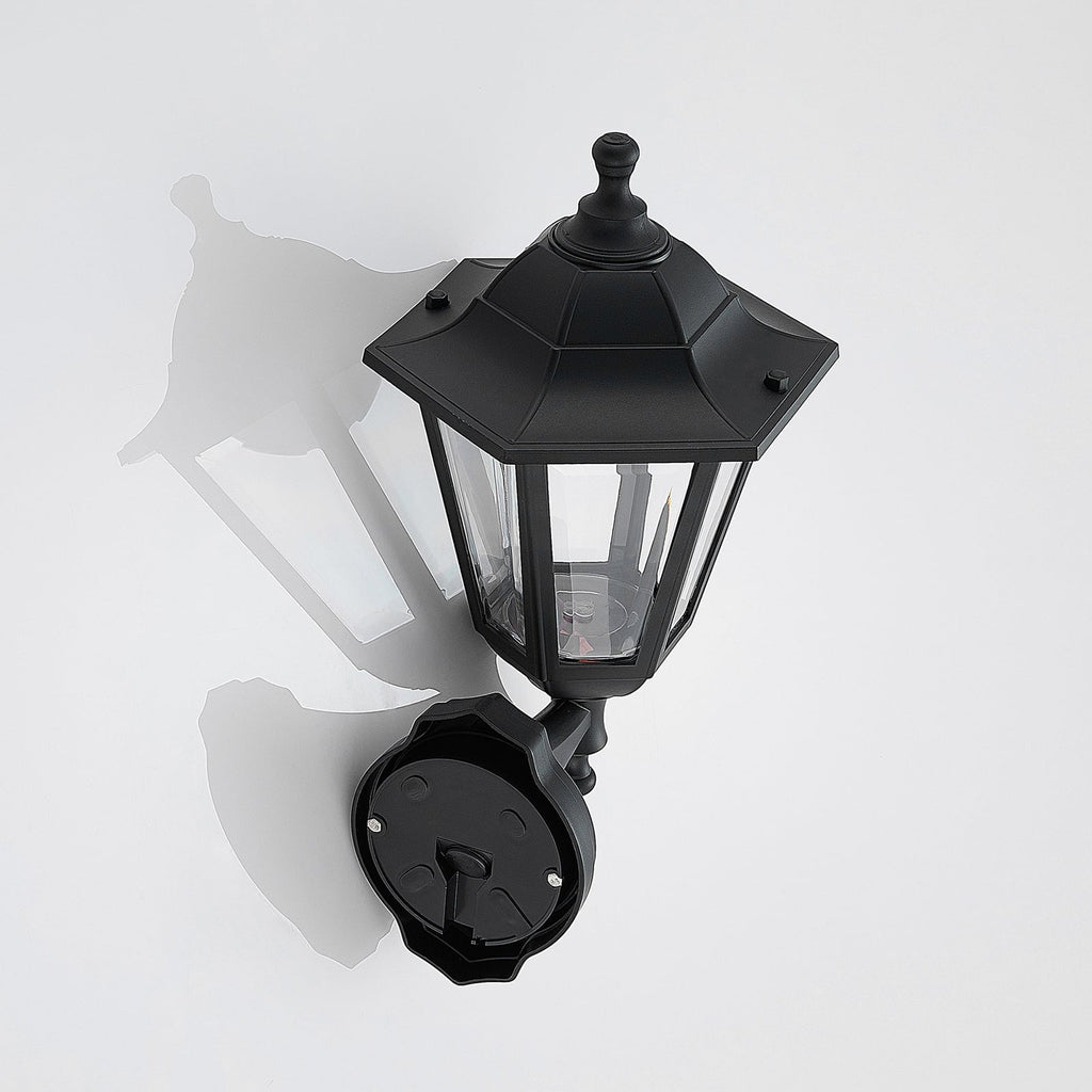 Montert LED utevegglampe Iavo lanterneform svart på vegg