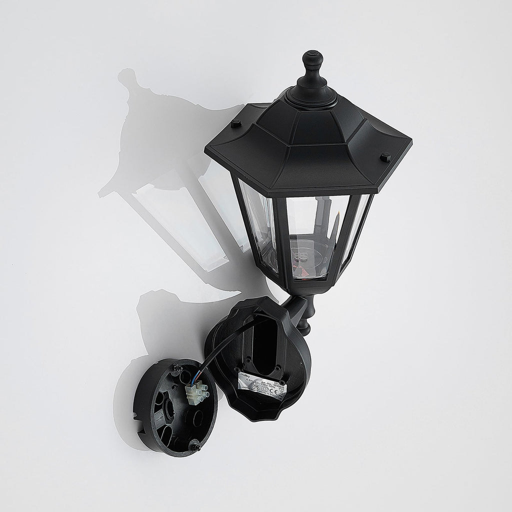 Nærbilde av LED utevegglampe Iavo lanterneform svart med LED-lys